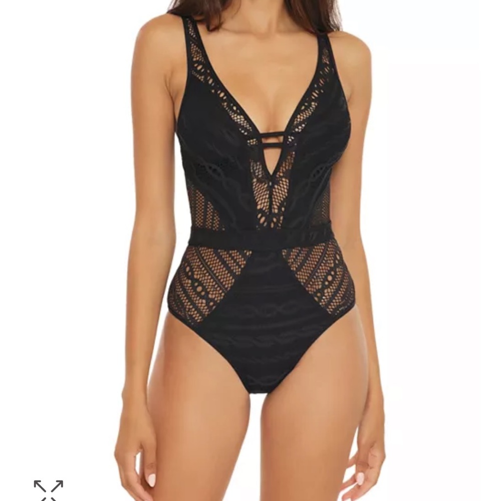 Never worn Becca swimsuit size medium